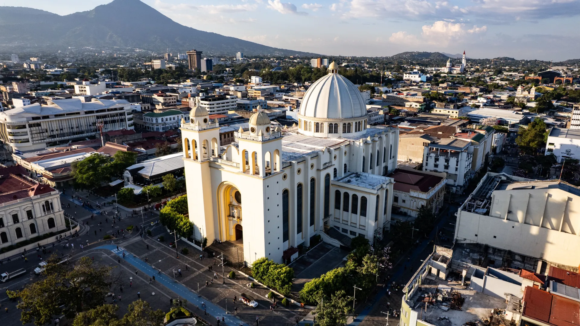 Vista aérea del Centro Histórico de San Salvador captada con drone DJI